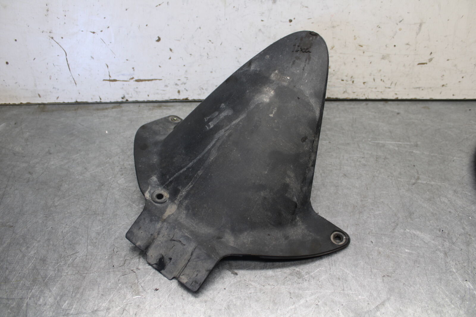 05-06 HONDA CBR600RR REAR BACK WHEEL TIRE HUGGER FENDER 80120-MEE-D00  BB689