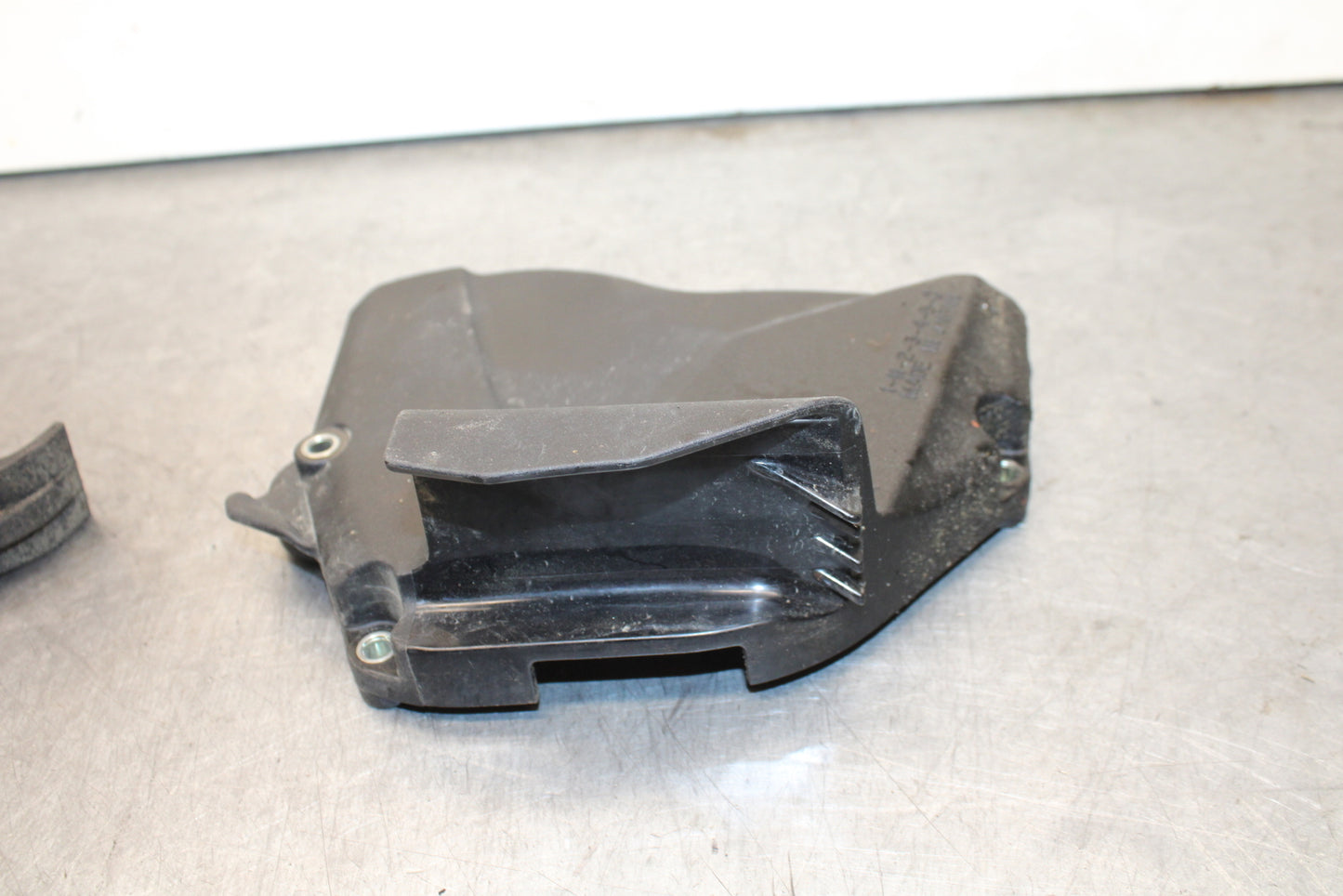 09-14 YAMAHA YZF R1 ENGINE SPROCKET COVER BB119