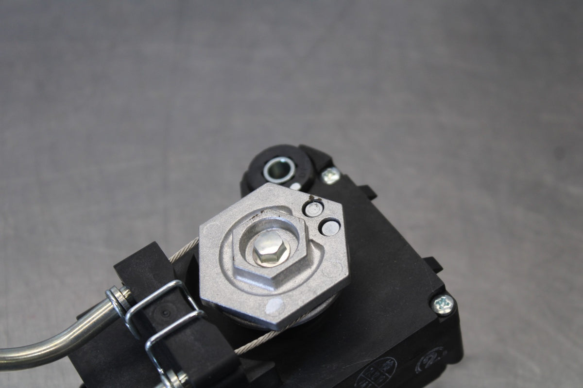 11-26 SUZUKI GSXR750 NEW TAKE OFF EXHAUST VALVE SERVO MOTOR BB882