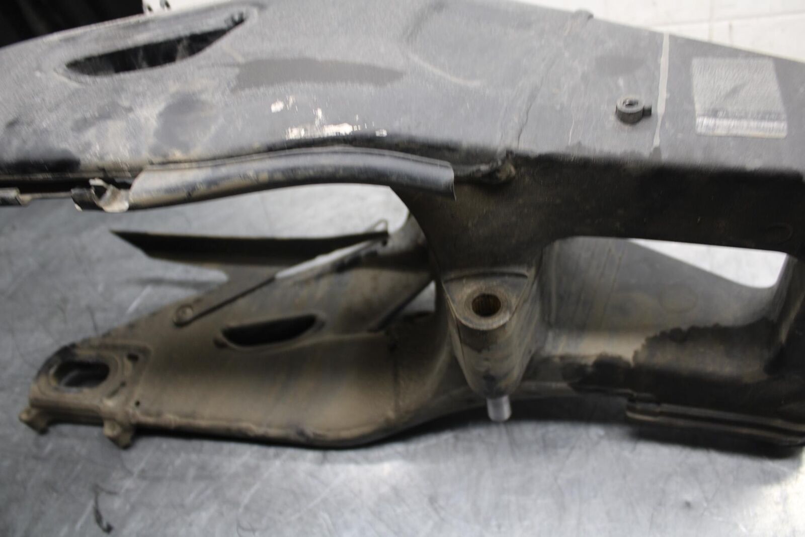 18 YAMAHA YZF R1  REAR SWINGARM BACK SUSPENSION SWING ARM BB473