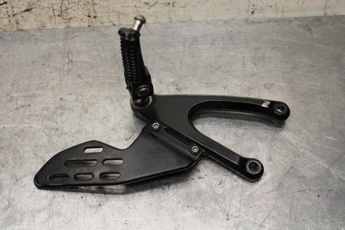 2007 Yamaha YZF R1 LEFT REARSET REAR SET DRIVER FOOT PEG REST STOP BB575