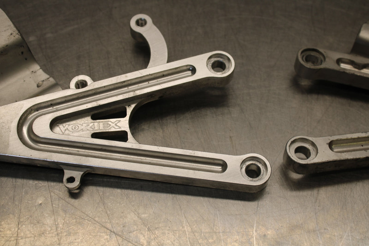 03 YAMAHA YZF R1 VORTEX LEFT RIGHT REARSET REAR SET DRIVER BRACKETS MOUNTS BB895