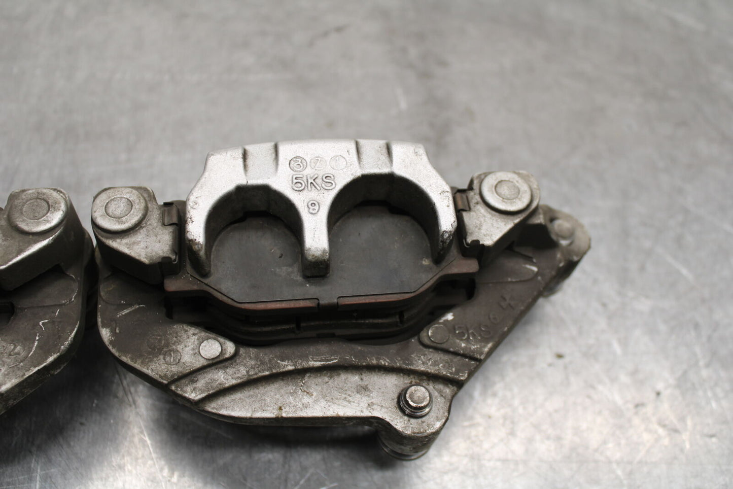 14-15 YAMAHA V STAR 1300 XVS1300CT TOURER FRONT BRAKE CALIPER SET BB722