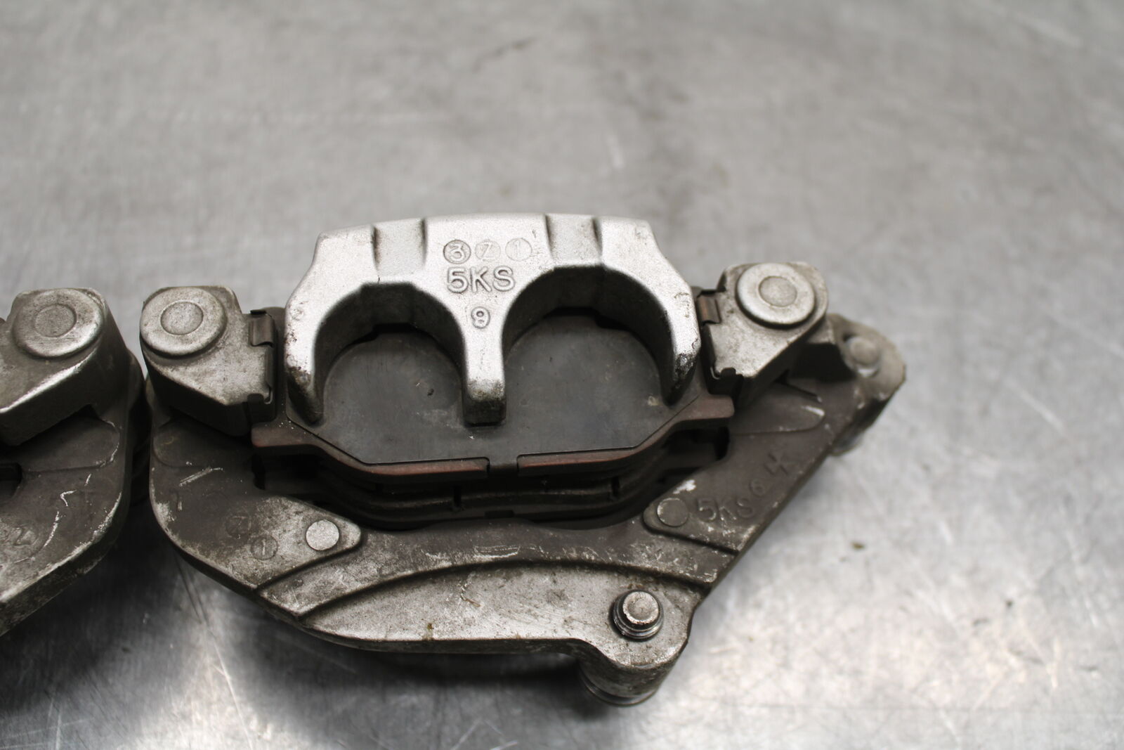 14-15 YAMAHA V STAR 1300 XVS1300CT TOURER FRONT BRAKE CALIPER SET BB722
