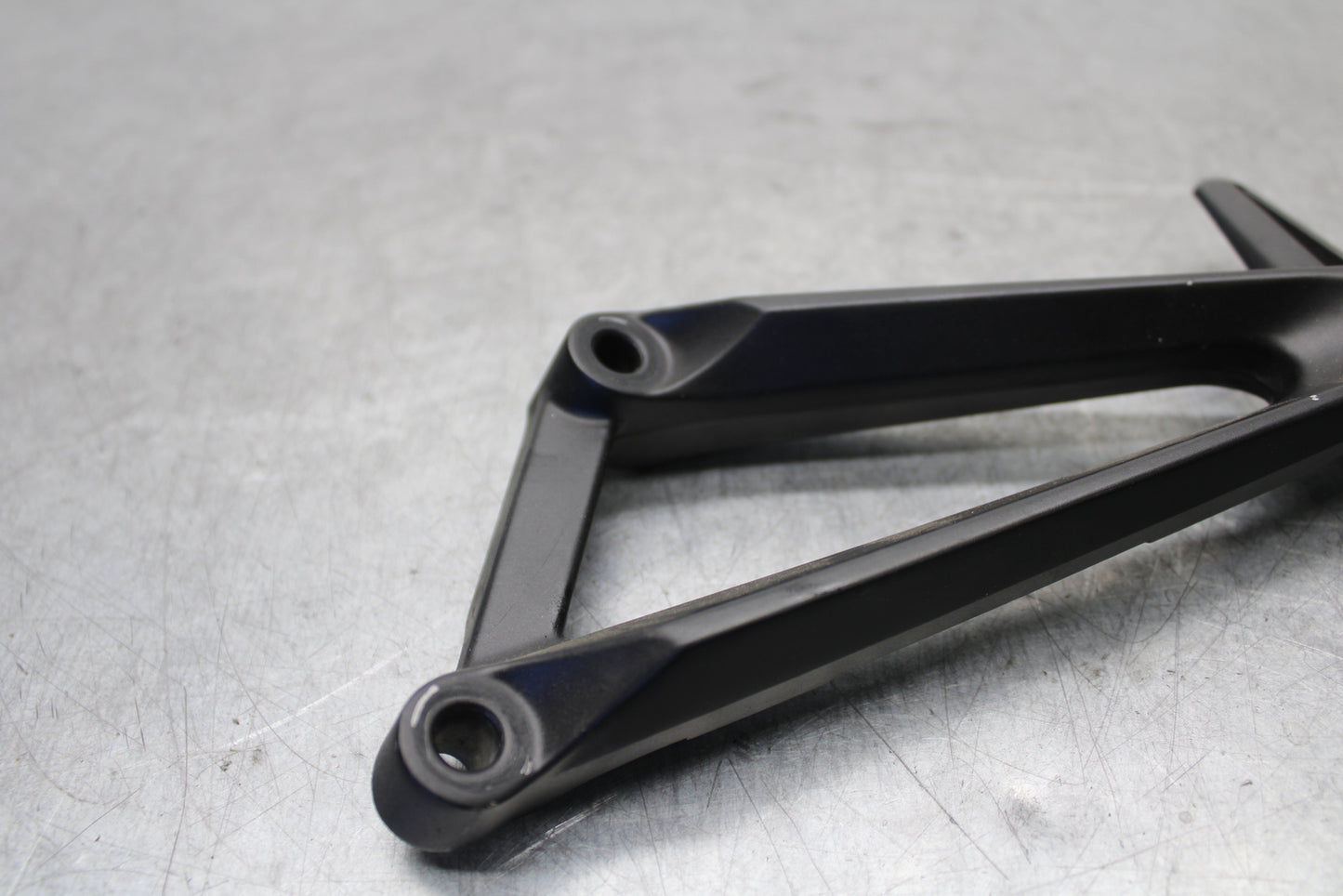 15-17 YAMAHA YZF R3 RIGHT REAR BACK PASSENGER PEG BB651
