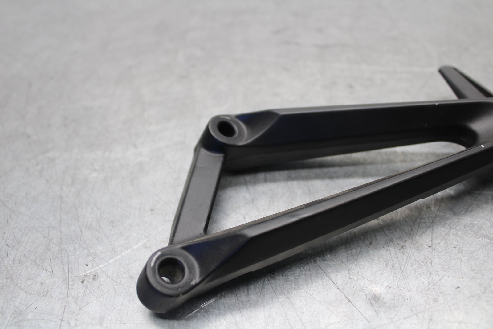 15-17 YAMAHA YZF R3 RIGHT REAR BACK PASSENGER PEG BB651