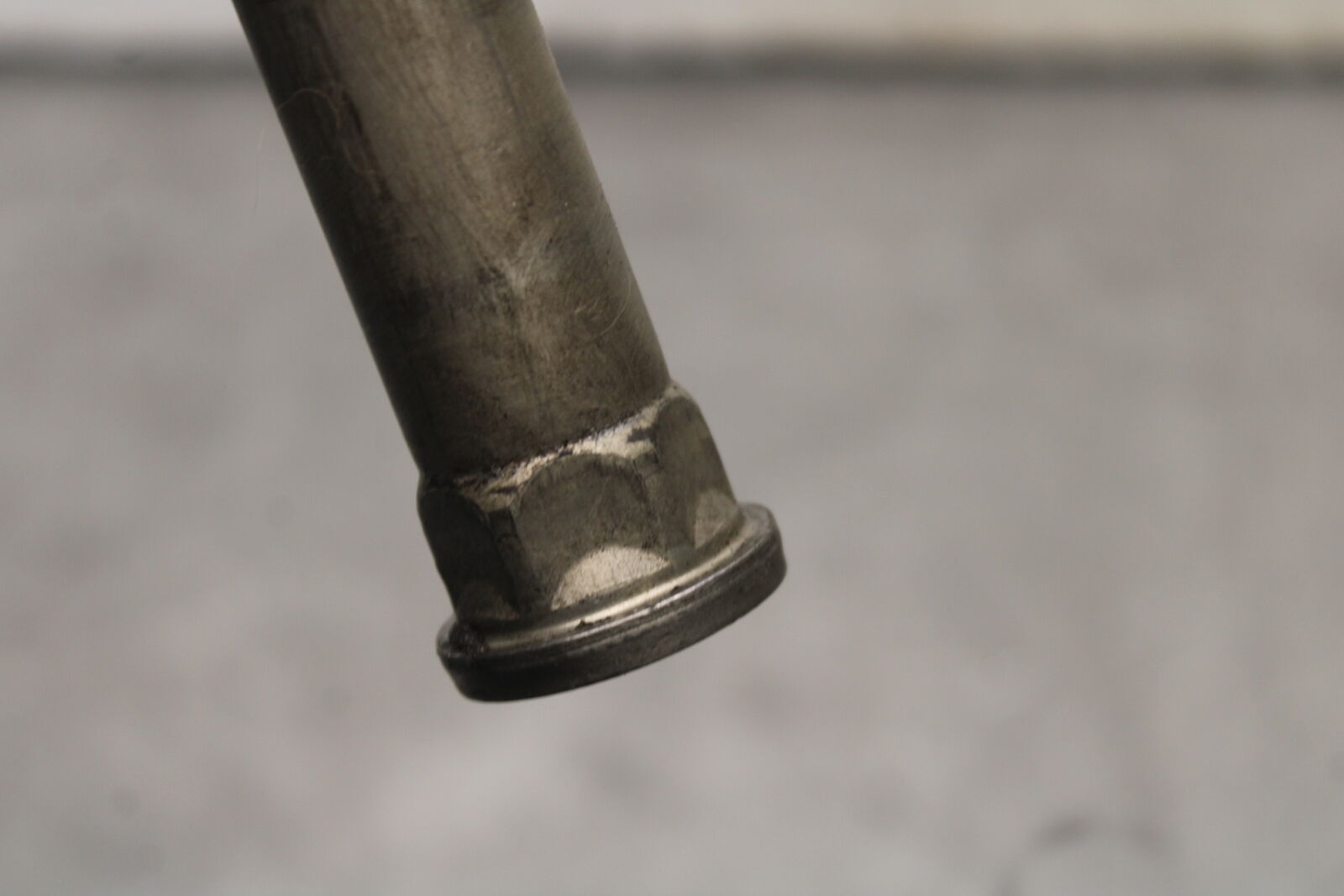 09-12 KAWASAKI NINJA ZX6R ZX600R REAR BACK SWINGARM BOLT SUSPENSION AXLE BB656