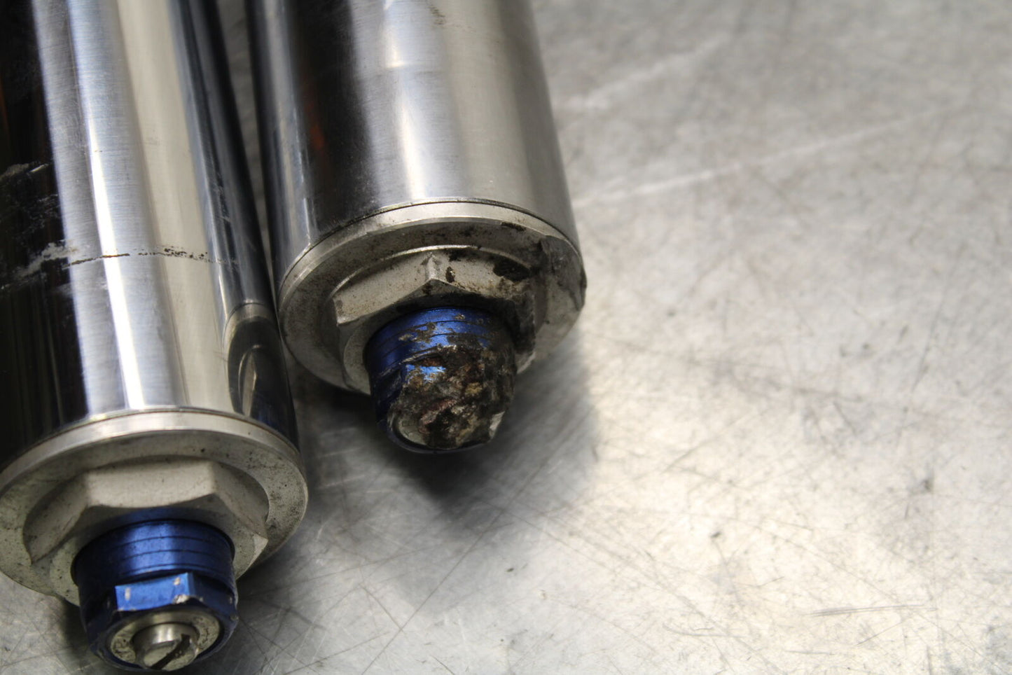 03-04 TRIUMPH DAYTONA 600 FRONT FORKS SHOCK SUSPENSION SET PAIR BB745