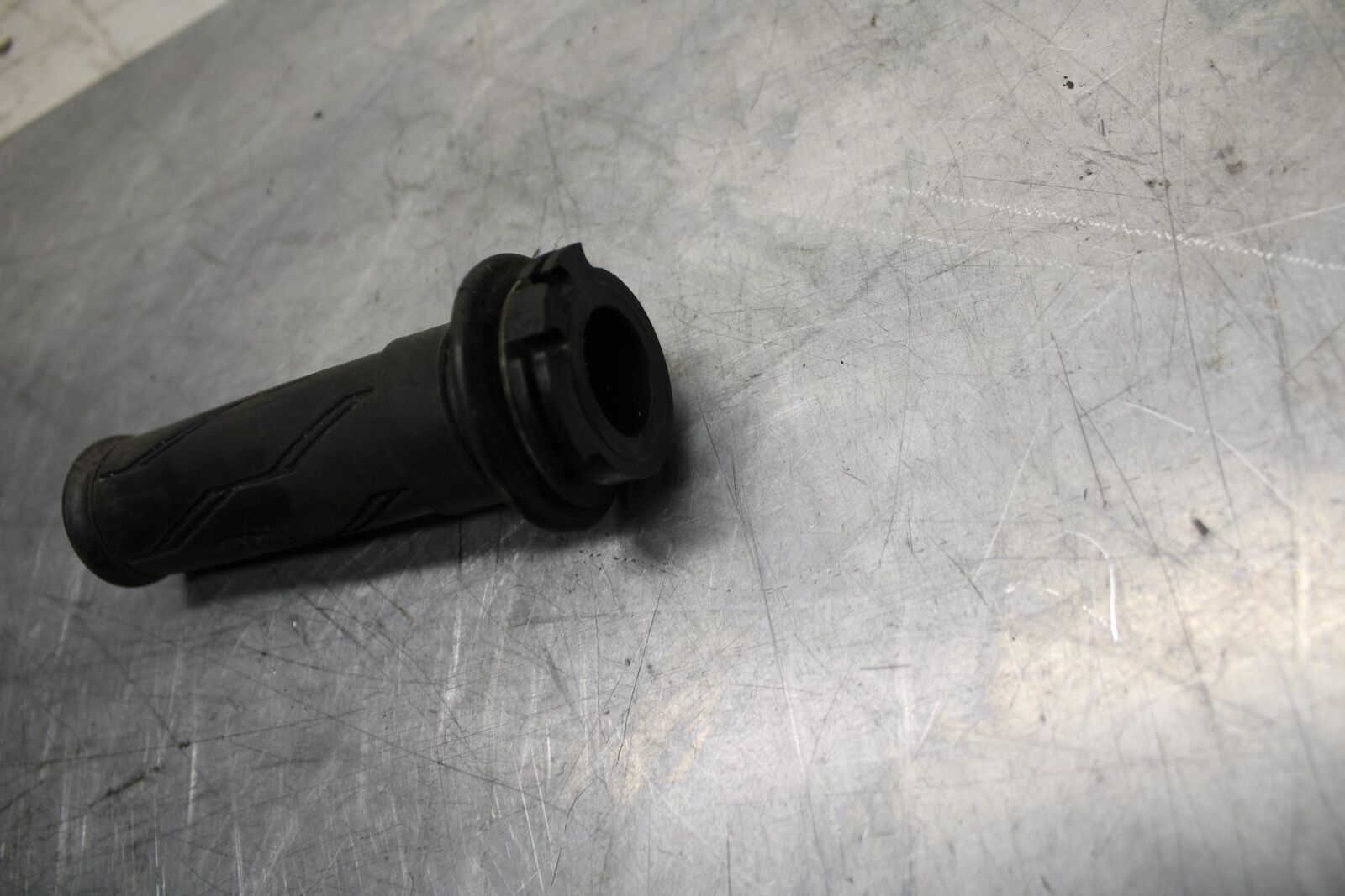 09-14 YAMAHA YZF R1 RIGHT THROTTLE GRIP 4C8-26240-00-00 BB471