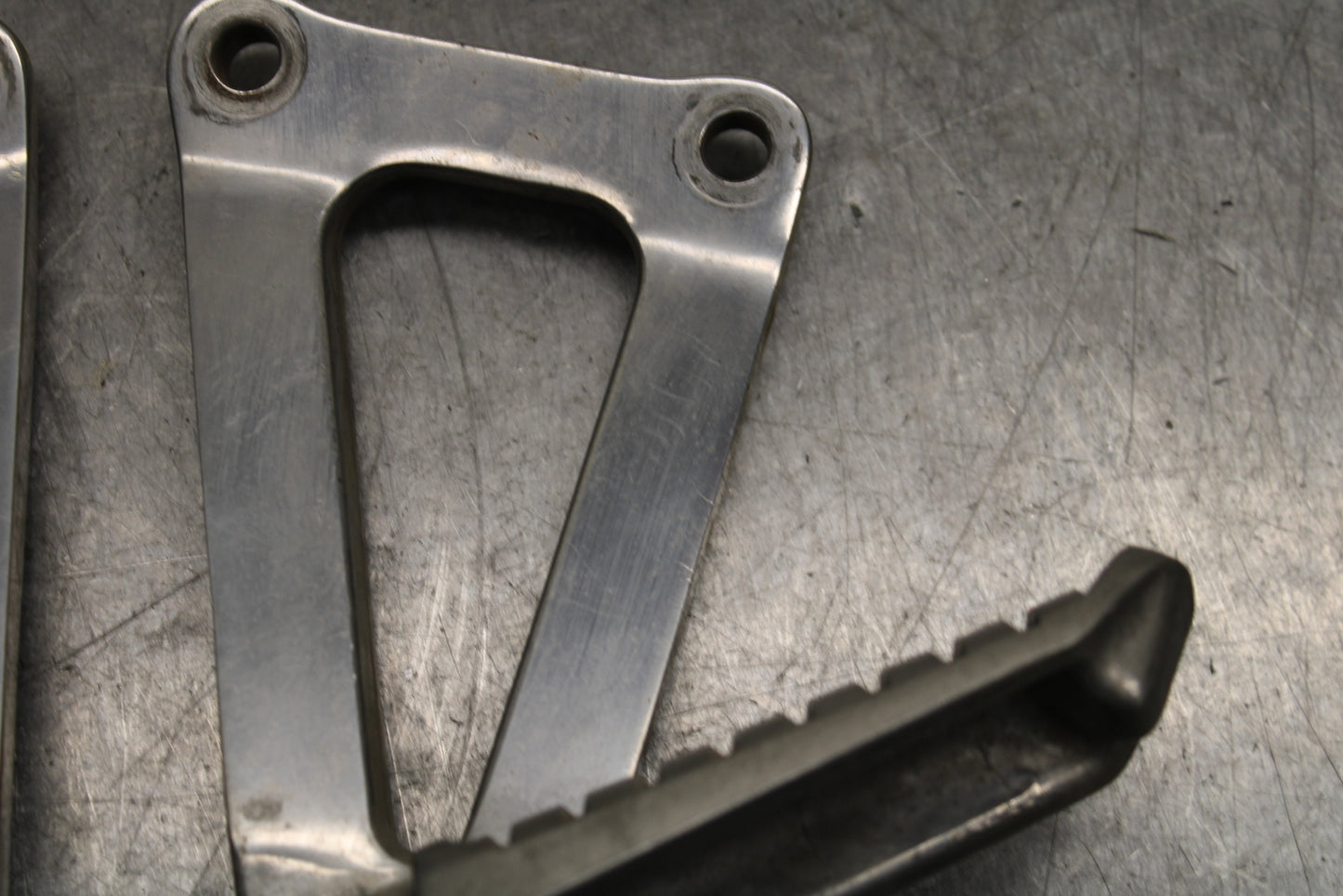 93-94 KAWASAKI NINJA ZX7R REAR BACK PASSENGER PEG SET PAIR BB122