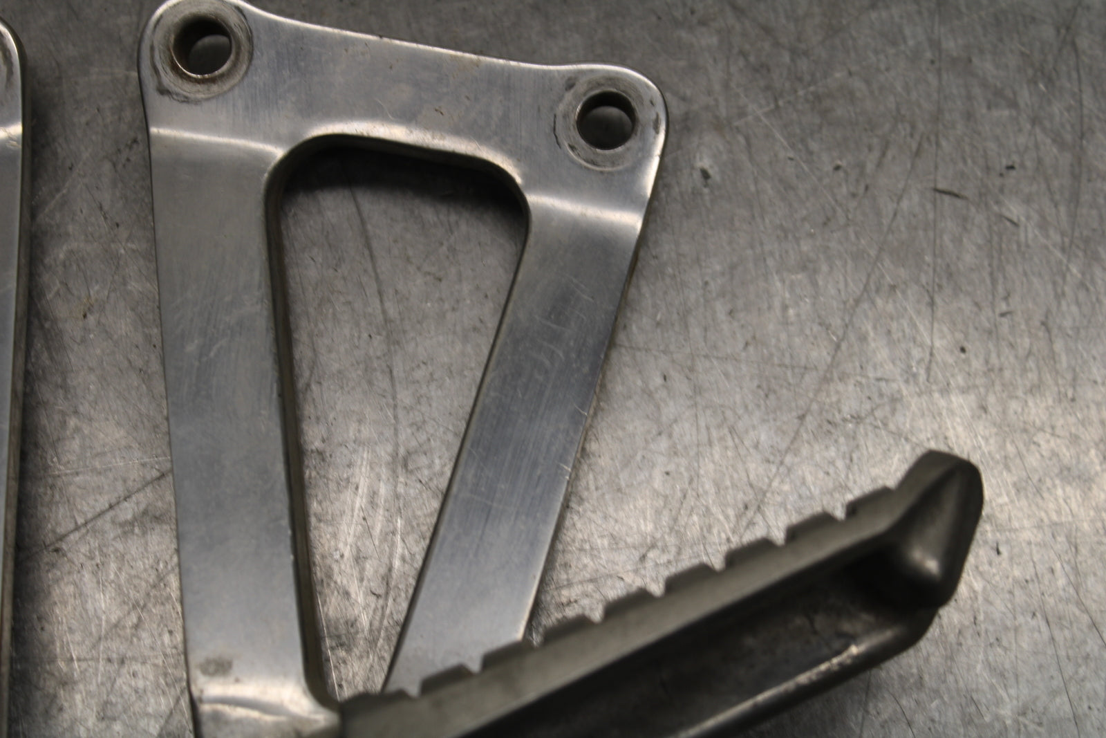 93-94 KAWASAKI NINJA ZX7R REAR BACK PASSENGER PEG SET PAIR BB122