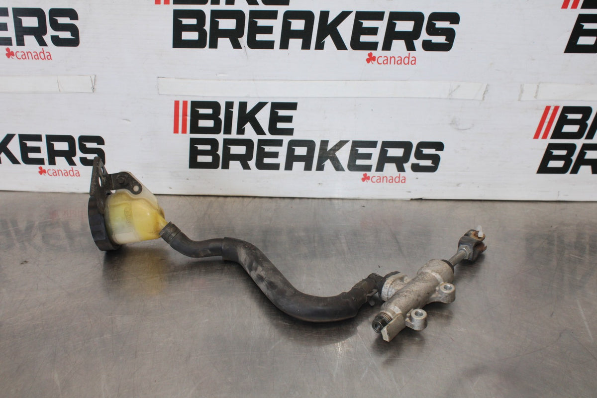 06-07 HONDA INTERCEPTOR 800 VFR800 REAR BRAKE MASTER CYLINDER W RESERVOIR BB917