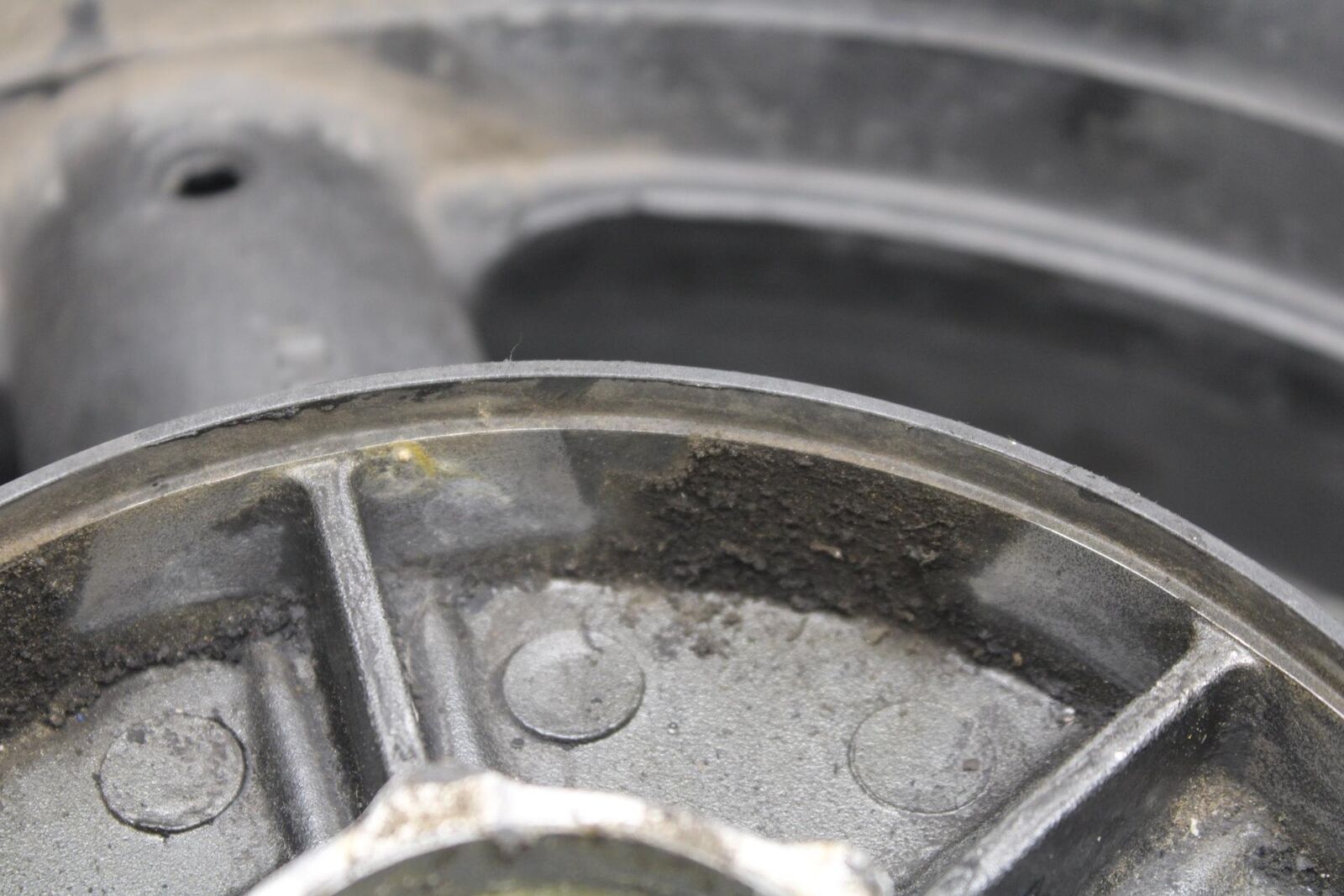 1999 Suzuki GSXR600 REAR WHEEL AND ROTOR BACK BRAKE DISC BB608