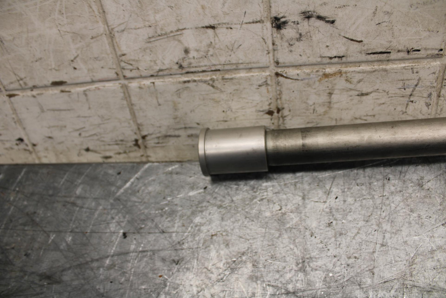 2009 Kawasaki Ninja ZX6R ZX600R FRONT WHEEL RIM AXLE PIVOT BOLT 41068-0034 BB538