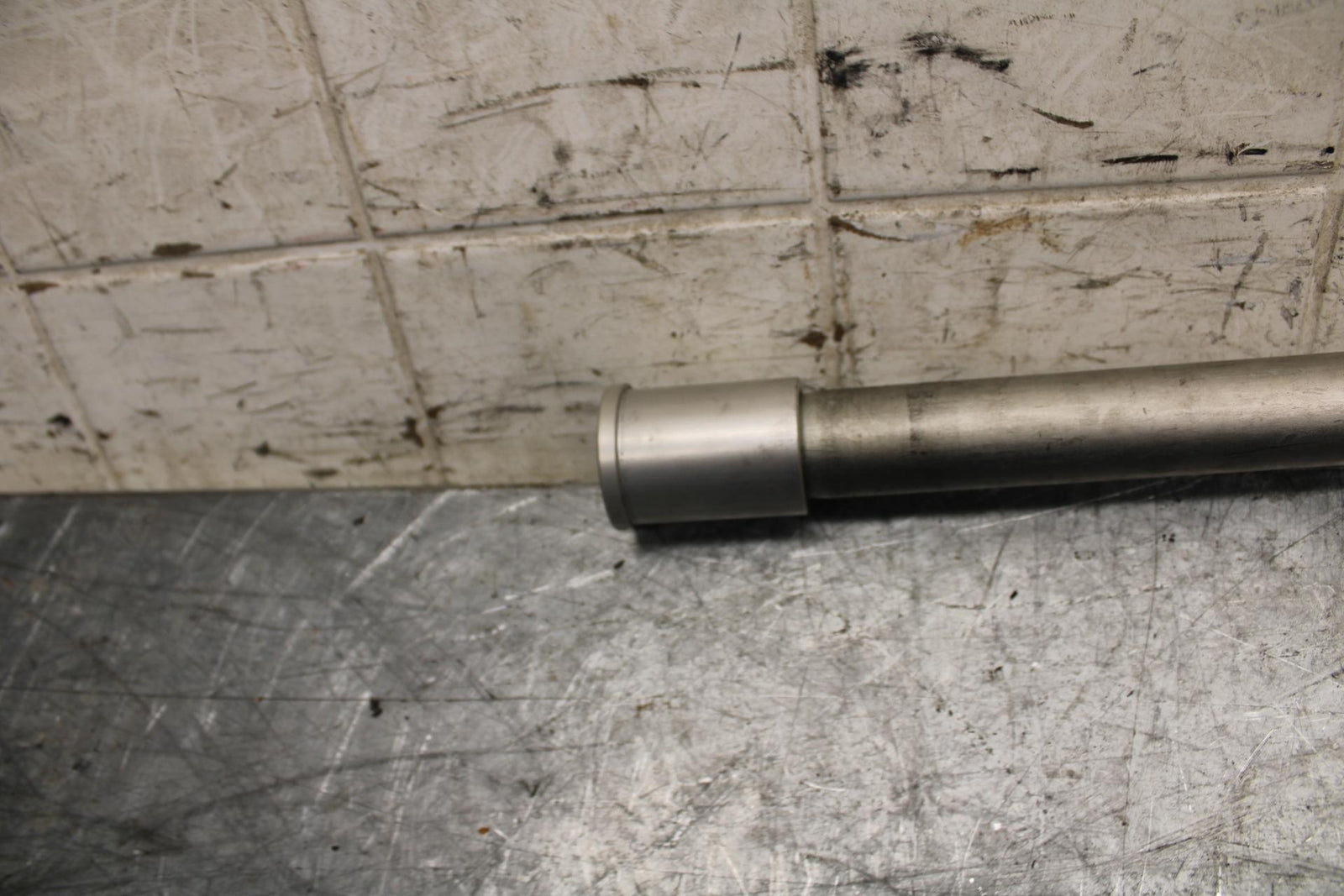 2009 Kawasaki Ninja ZX6R ZX600R FRONT WHEEL RIM AXLE PIVOT BOLT 41068-0034 BB538