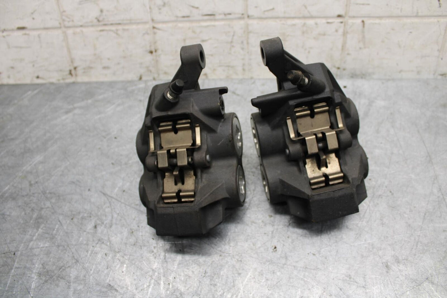 2015 Yamaha FZ07 RIGHT LEFT FRONT BRAKE CALIPER SET PAIR CALIPERS BB531