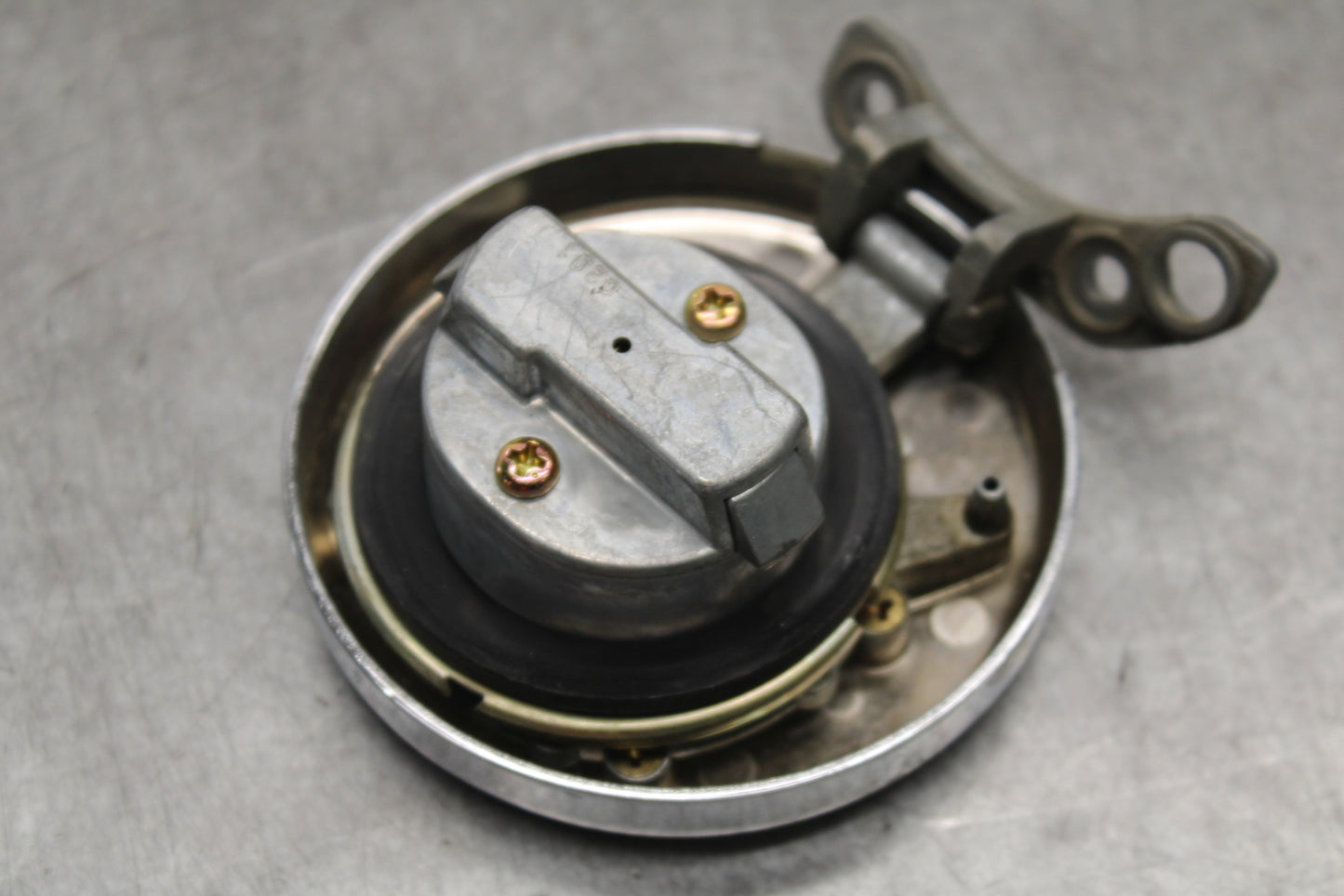 98-03 KAWASAKI VULCAN 1500L IGNITION LOCK KEY W/ GAS CAP  BB678