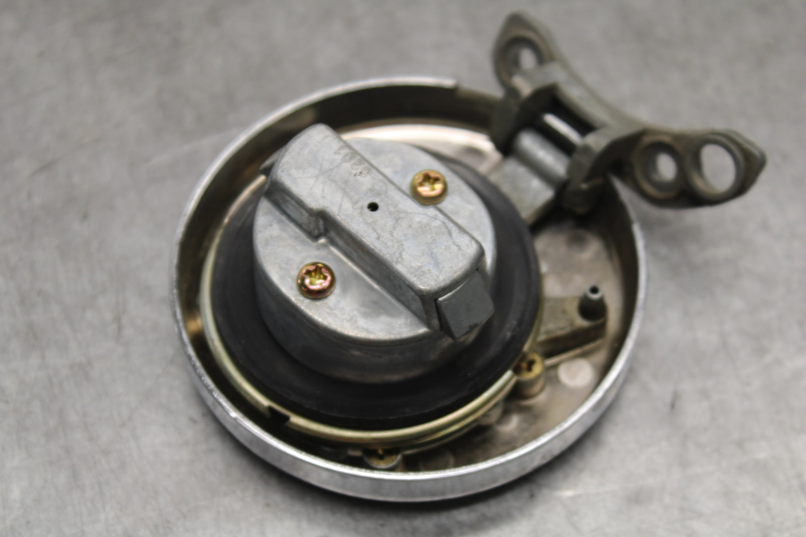 98-03 KAWASAKI VULCAN 1500L IGNITION LOCK KEY W/ GAS CAP  BB678