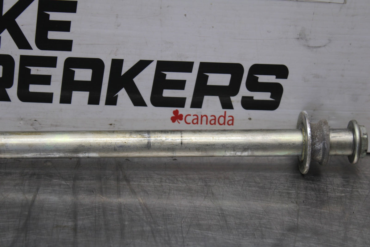05-09 SUZUKI BOULEVARD C90 REAR AXLE BACK WHEEL RIM PIVOT BOLT AXEL BB918