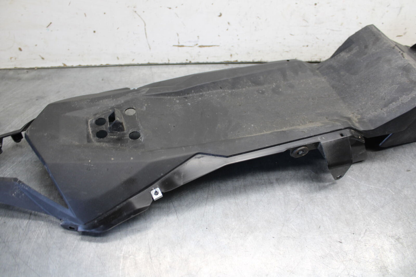 18-23 KAWASAKI NINJA 400 REAR BACK TAIL UNDERTAIL BATTERY TRAY PLASTIC BB679