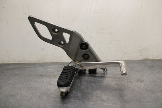 13-16 SUZUKI BANDIT 1250S ABS RIGHT REARSET DRIVER FOOT PEG REST STOP BB134