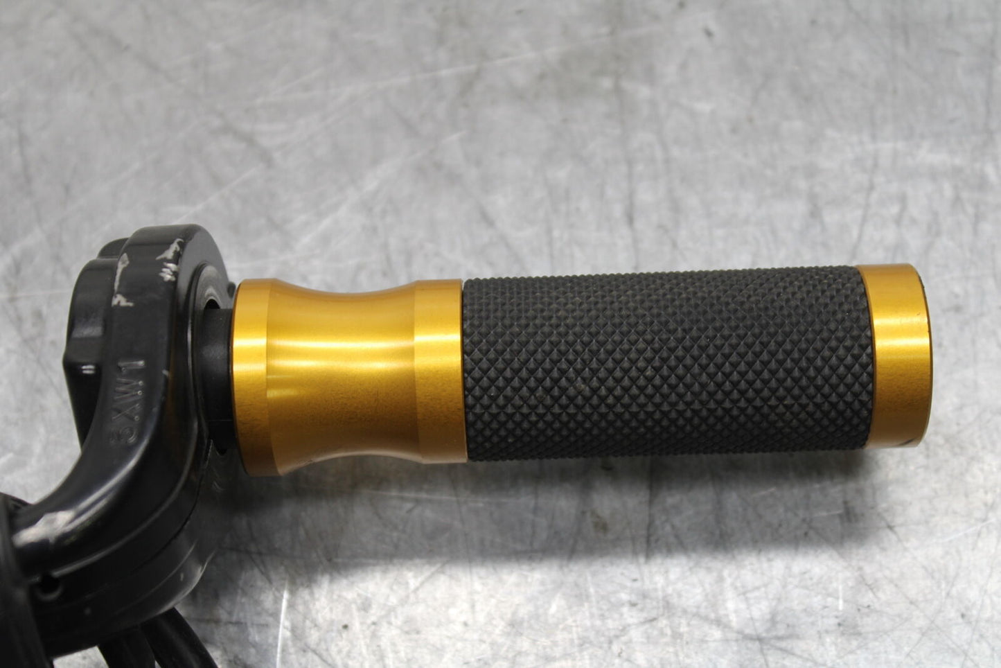 06 YAMAHA YZF R6 THROTTLE CABLE LINE HOUSING GUIDE/ RIZMOA GRIPS BB716