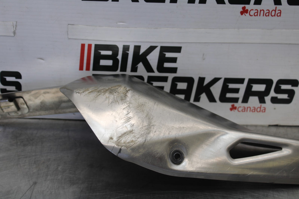 24-25 KAWASAKI NINJA 500 ABS REAR MUFFLER EXHAUST PIPE COVER HEAT SHIELD BB899