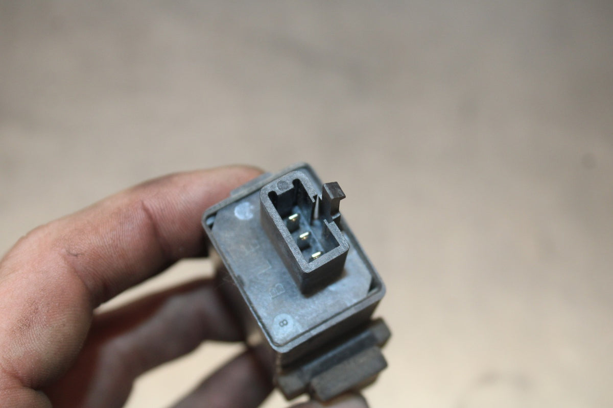 95 HONDA SHADOW 1100 TURN SIGNAL BLINKER RELAY FLASHER SWITCH BB885
