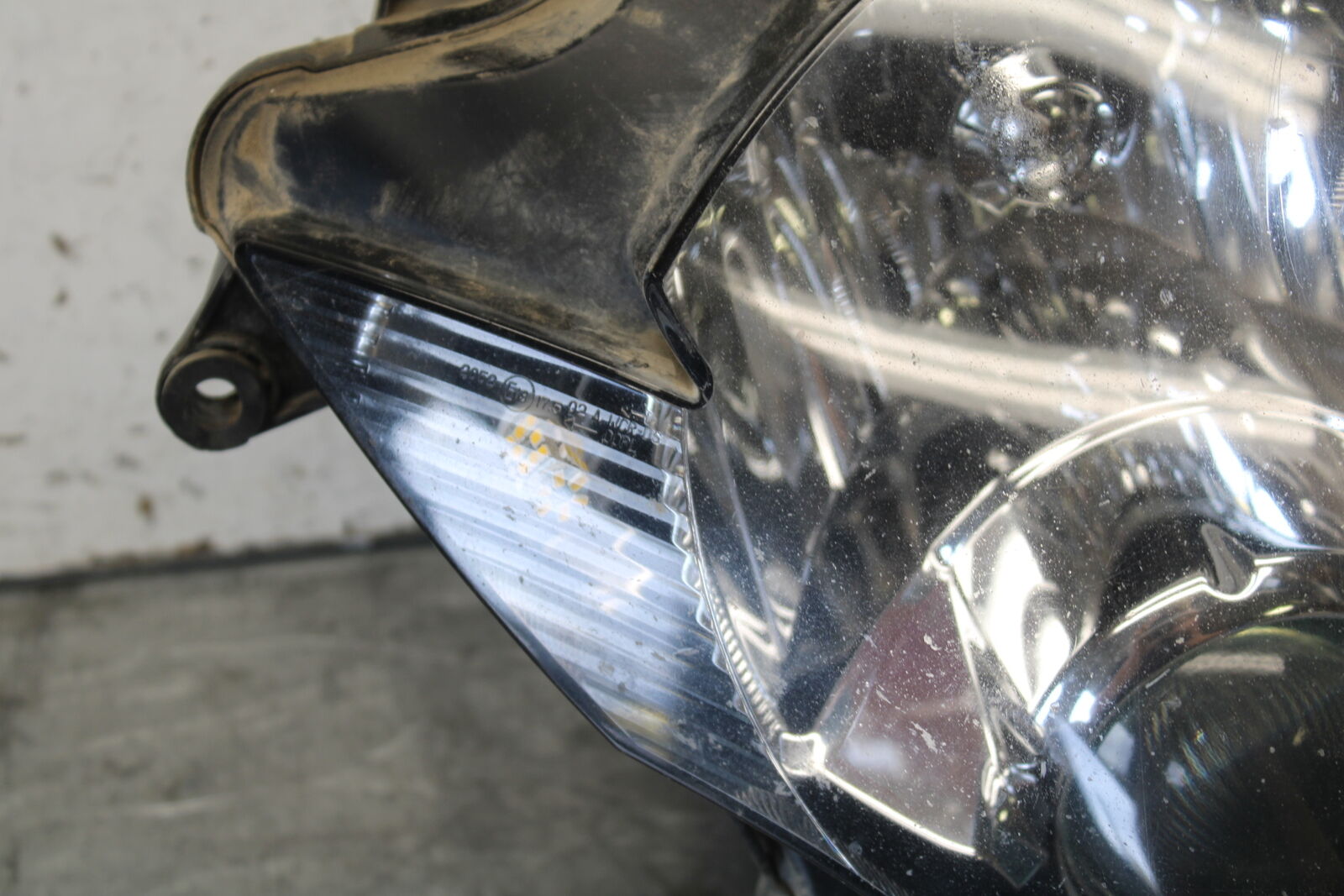 06-07 SUZUKI GSXR 600 FRONT HEADLIGHT HEAD LIGHT LAMP BB694