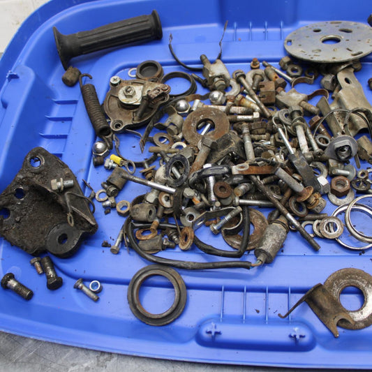 75 SUZUKI GT 550 LEFTOVER MOUNTING BOLTS HARDWARE MOTOR SCREWS BB72