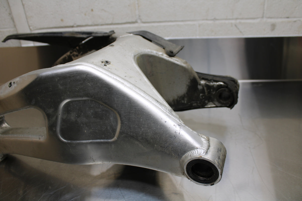 02-03 HONDA CBR900RR 954 REAR SWINGARM BACK SUSPENSION SWING ARM BB497