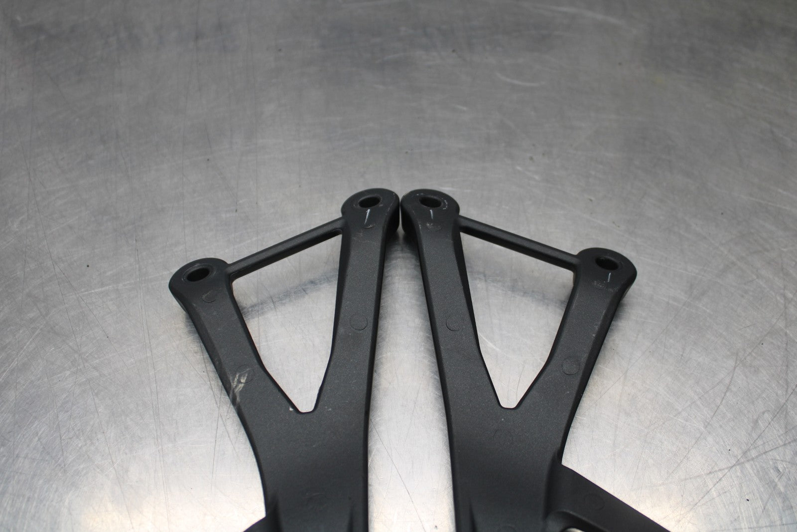 24-25 KAWASAKI NINJA ZX4R REAR BACK PASSENGER PEG SET PAIR BB610