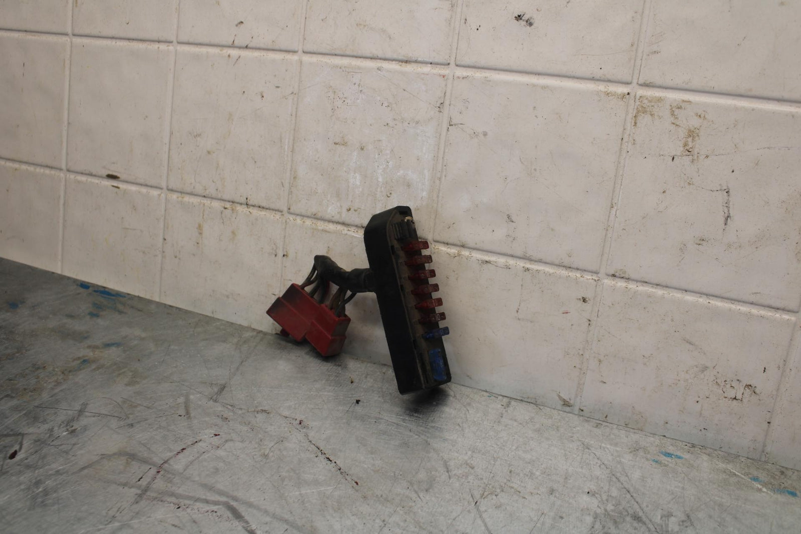 87-96 HONDA CBR1000F FUSE bOX  BB420