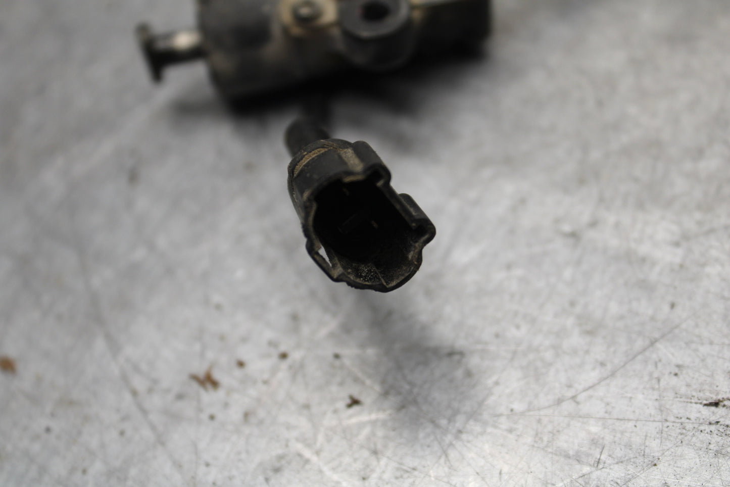 09-11 TRIUMPH DAYTONA 675 KICKSTAND SIDE KICK STAND SENSOR BB652