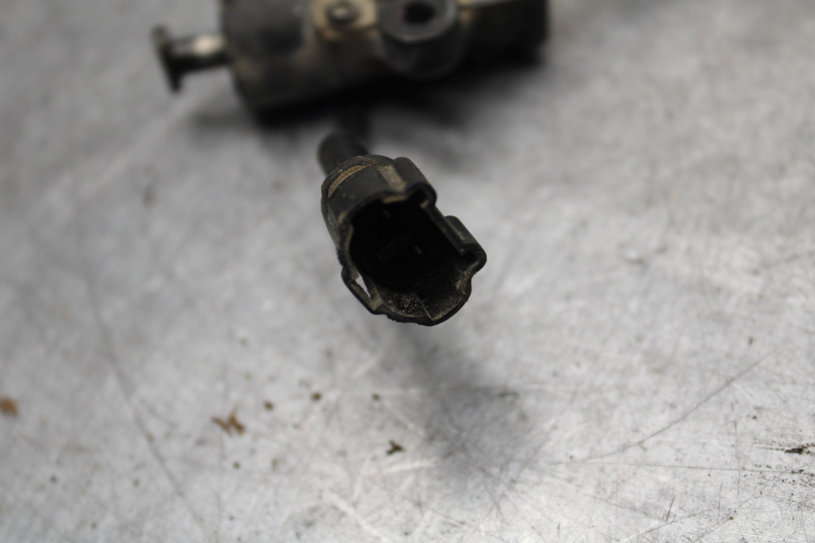09-11 TRIUMPH DAYTONA 675 KICKSTAND SIDE KICK STAND SENSOR BB652