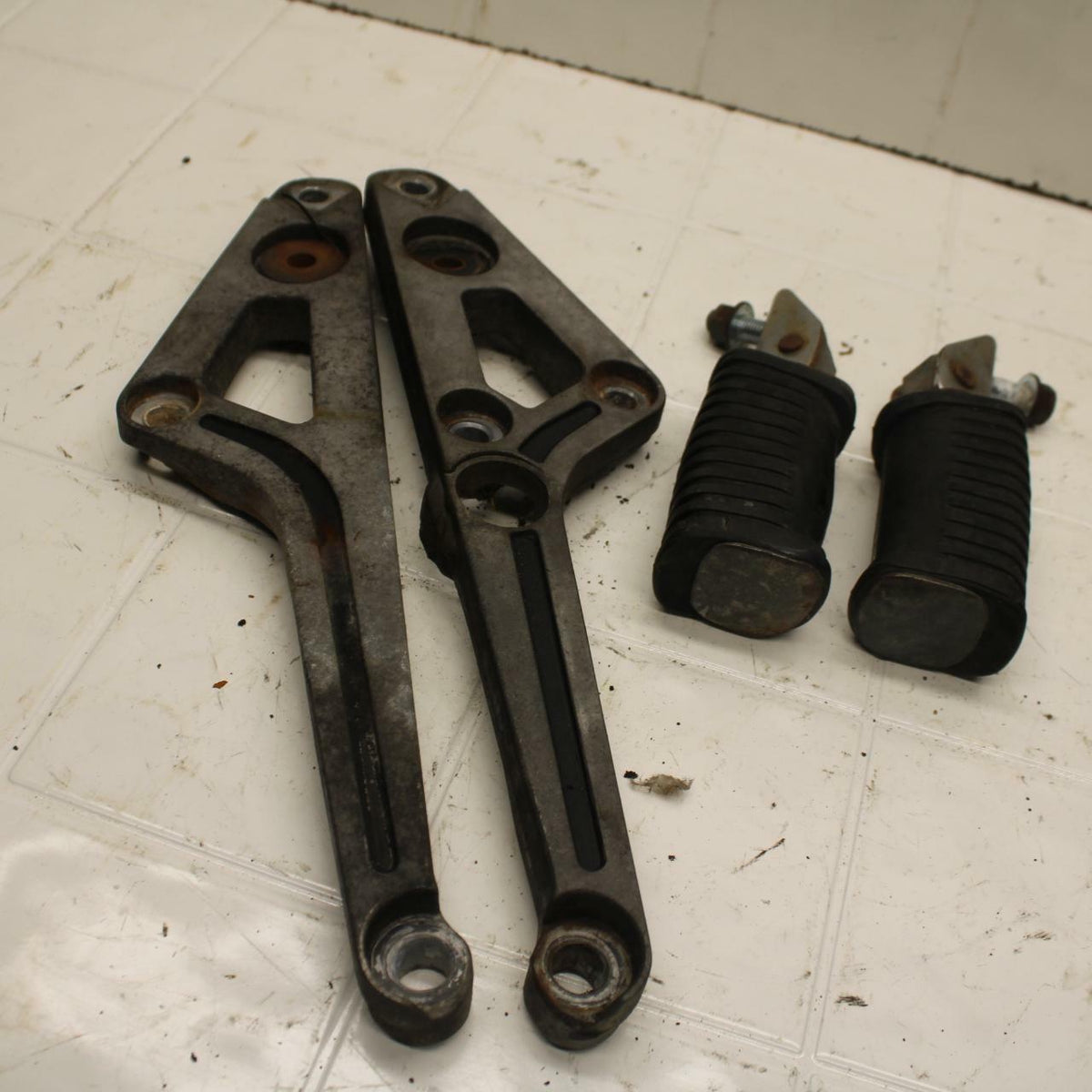 80-83 YAMAHA MAXIM 650 XJ650 FOOT PEG SUPPORTS BB403