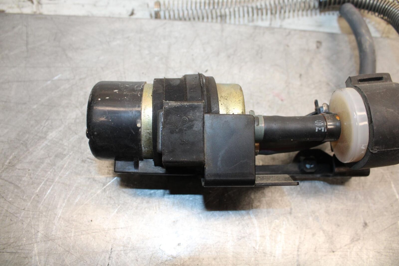 2001 Kawasaki Ninja ZX6 ZX600E FUEL PUMP GAS PETROL SENDER UNIT BB547