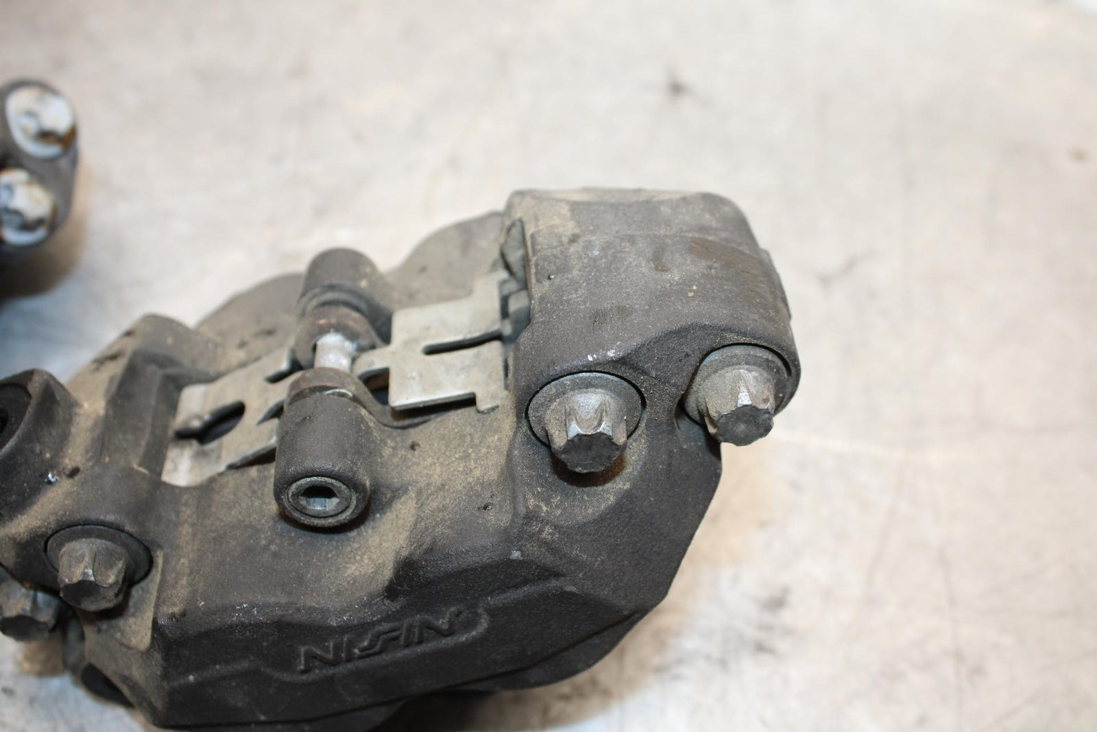 17 KAWASAKI Z900 ZR900 RIGHT LEFT FRONT BRAKE CALIPER SET PAIR CALIPERS BB549