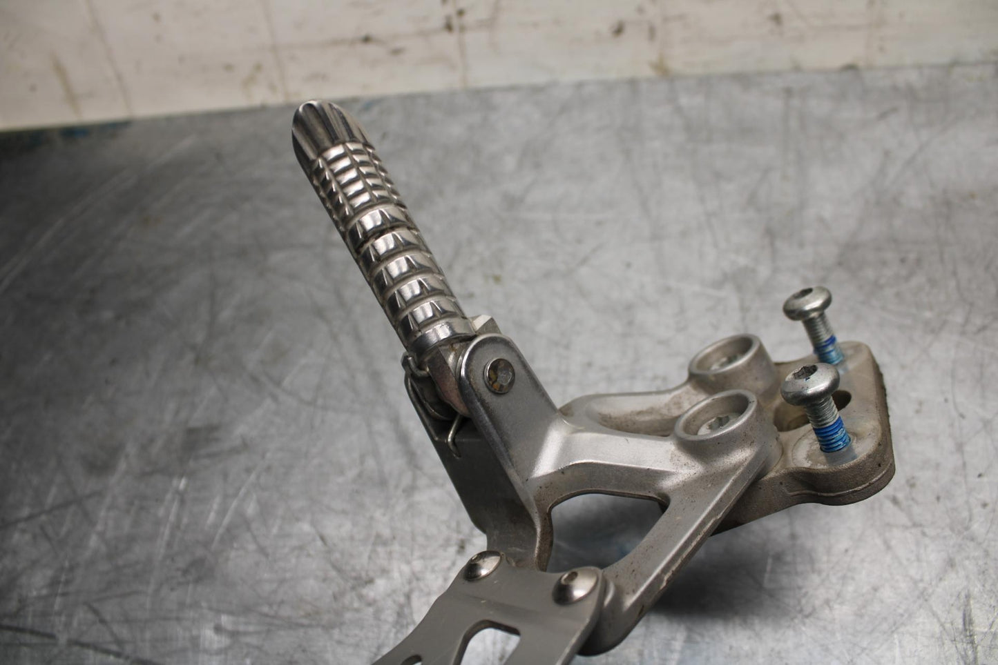 08-09 SUZUKI GSXR600 LEFT REARSET REAR SET DRIVER FOOT PEG REST STOP BB468