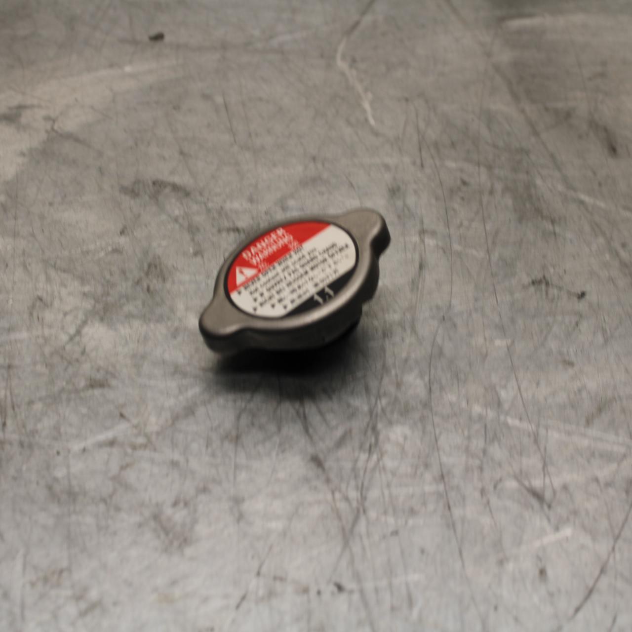 09-14 YAMAHA YZF R1 RADIATOR CAP BB448
