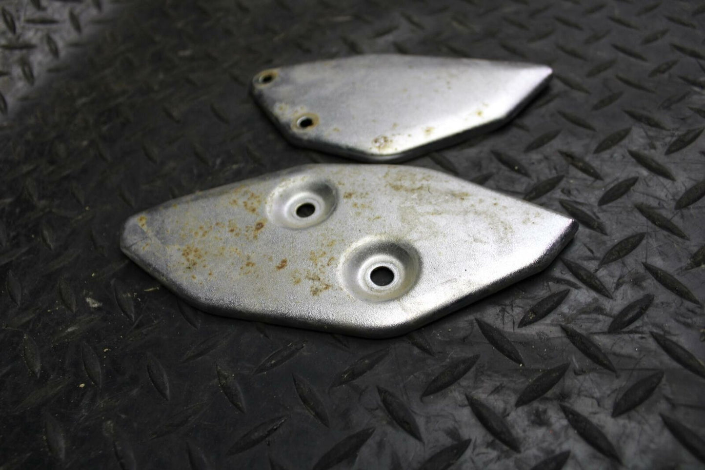 19 YAMAHA YZF R3 LEFT REARSET REAR SET HEEL GUARD COVER  BB177