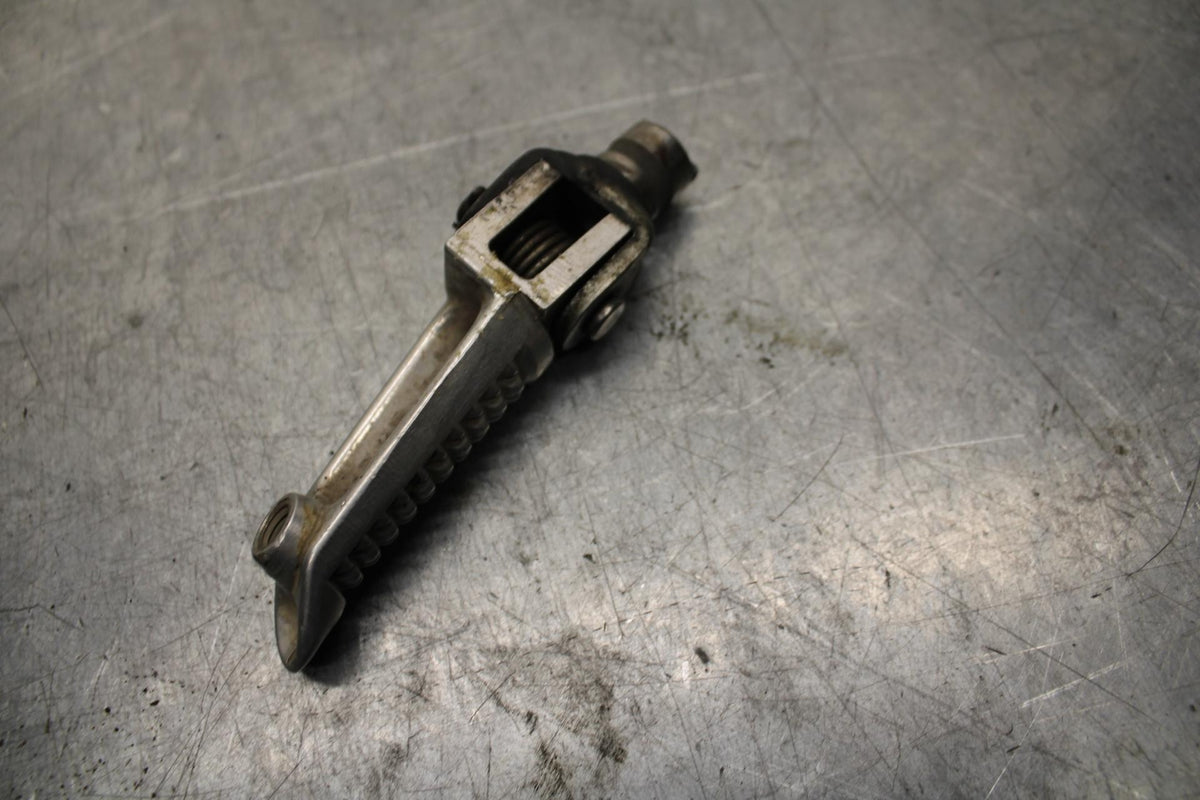 2002 Suzuki GSXR1000 LEFT FRONT FOOT REST PEG STEP 43526-35F00 BB73