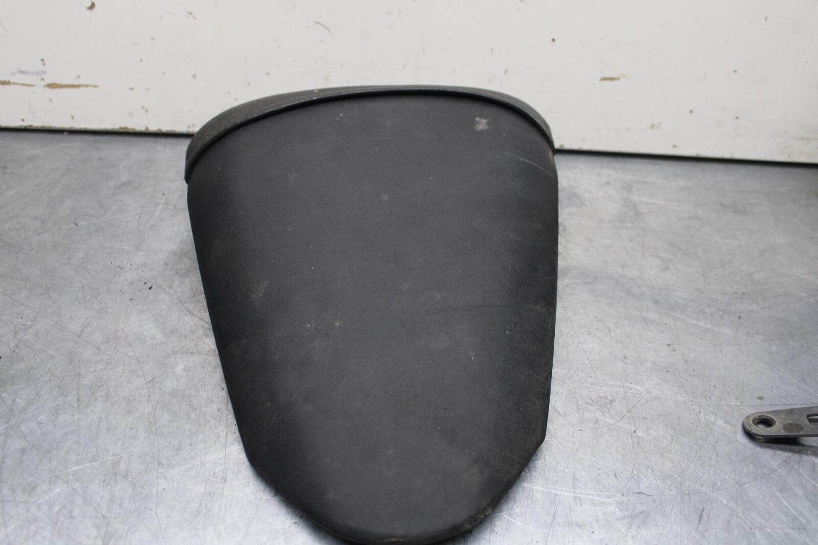 09-12 KAWASAKI NINJA ZX6R REAR BACK PASSENGER TANDEM SEAT SADDLE PILLION BB617