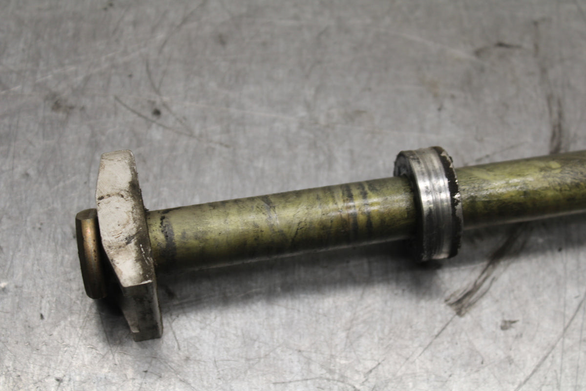 03-04 TRIUMPH DAYTONA 600 REAR AXLE BACK WHEEL RIM PIVOT BOLT AXEL BB745