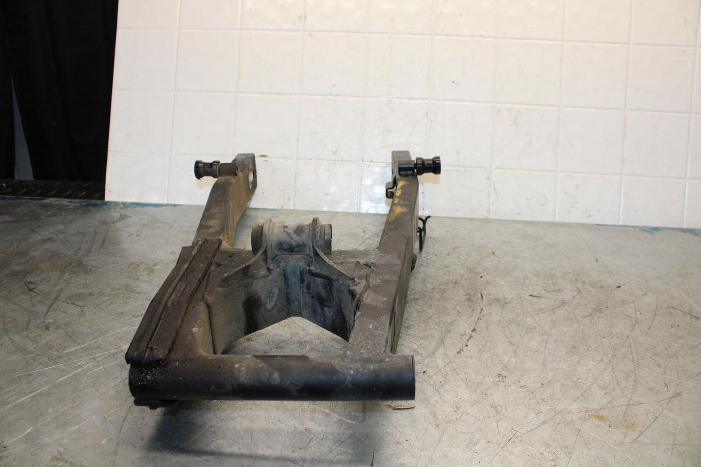 13-17 KAWASAKI NINJA 300 REAR SWINGARM BACK SUSPENSION SWING ARM BB429