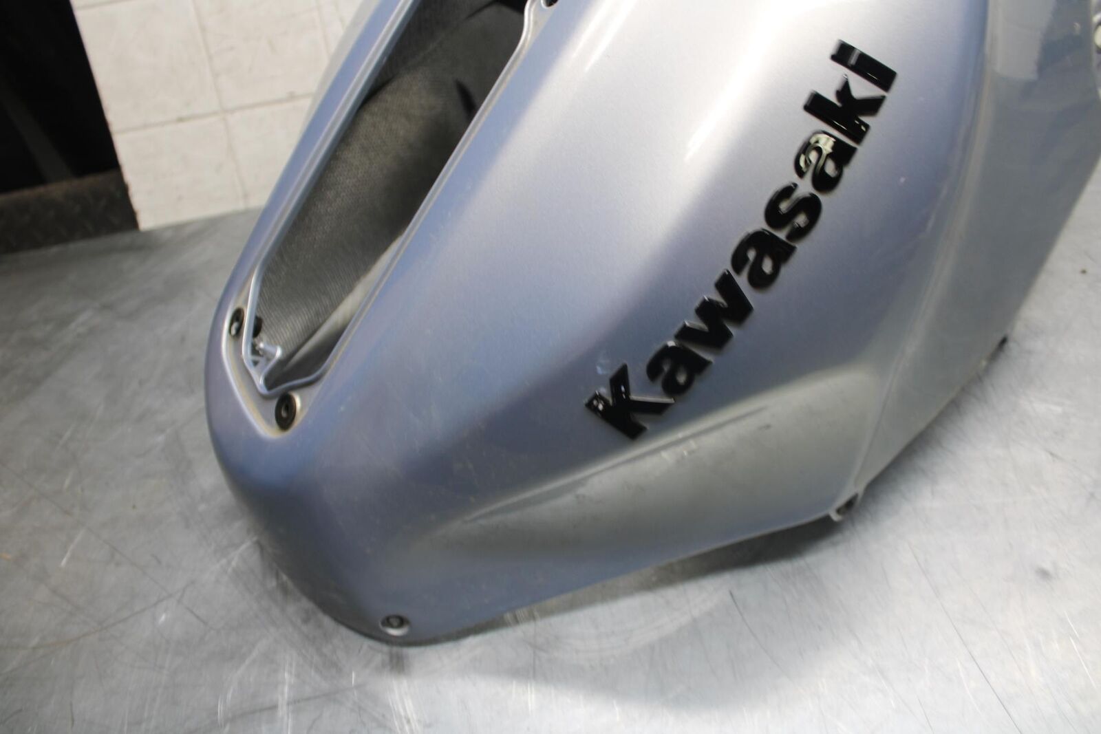 2003 Kawasaki Ninja ZX12R ZX1200B GAS TANK FUEL CELL COVER FAIRING COWL BB472