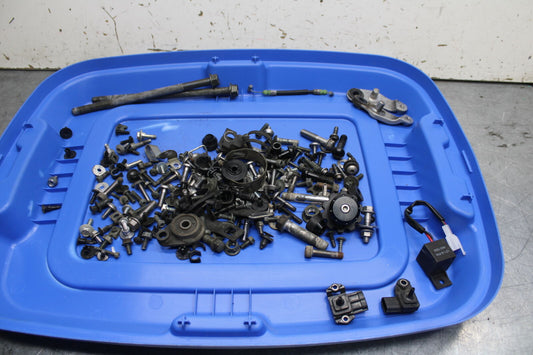 06 YAMAHA YZF R6 MOUNTING BOLTS HARDWARE MOTOR SCREWS BB716