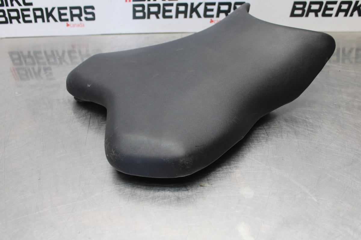 06-07 YAMAHA YZF R6 FRONT DRIVERS SEAT PAD SADDLE PILLION BB763