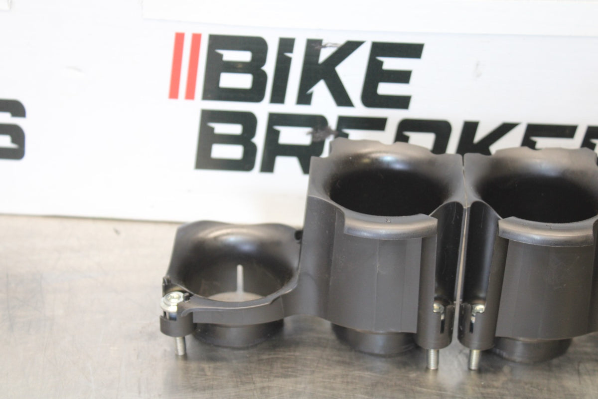 18 SUZUKI GSXR750 AIRBOX INTAKE VELOCITY STACKS BB891