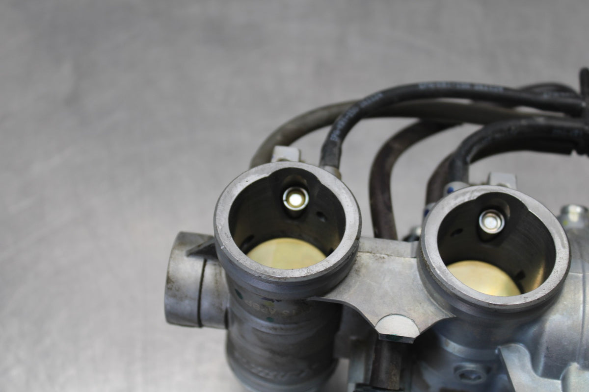 23-26 KAWASAKI NINJA ZX4RR MAIN FUEL INJECTORS / THROTTLE BODIES BB872